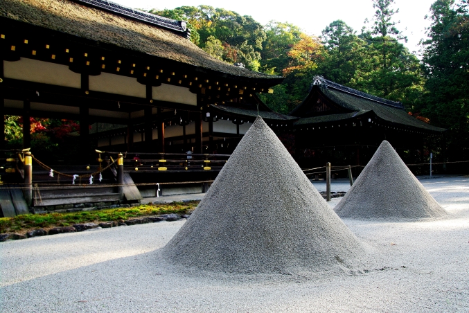  そうだ　京都、行こう。 ～朝一番の上賀茂神社　立砂の美～ - リズムのある暮らし