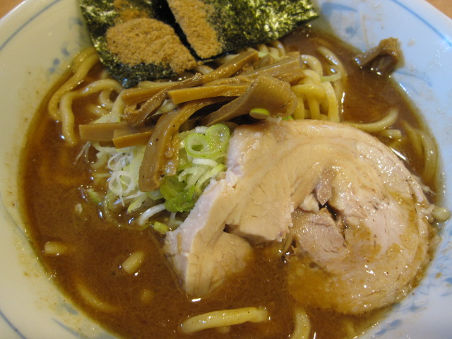 盛極軒の「極魚介系中華そば」200g¥700@日野市豊田_b0042308_23381919.jpg