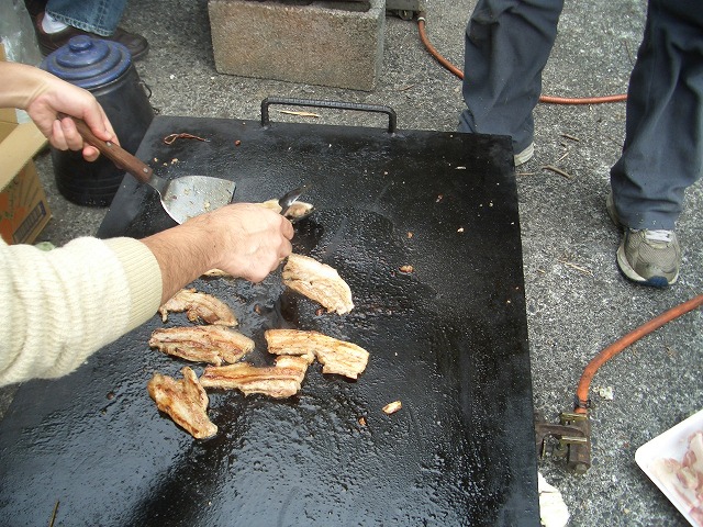 一般質問終了と、なぜか「田宿川のバーベキュー」?_f0141310_23455043.jpg