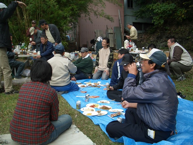 一般質問終了と、なぜか「田宿川のバーベキュー」?_f0141310_2348815.jpg