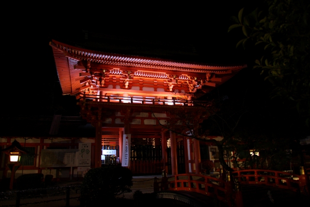 紅葉ライトアップ（上賀茂神社）_b0169330_2334771.jpg