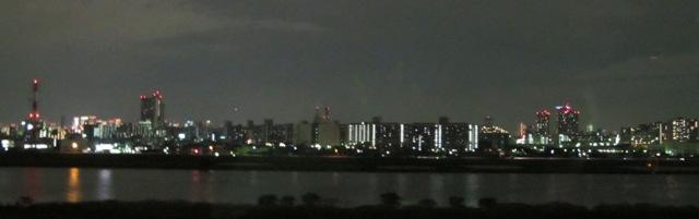 夜と昼の高速風景_a0091680_1526685.jpg