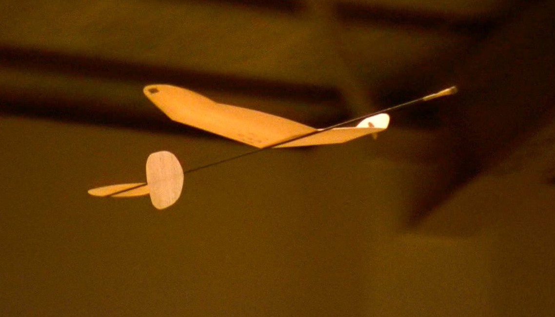 室内ハンドランチグライダー 超小型飛行体研究所ブログ