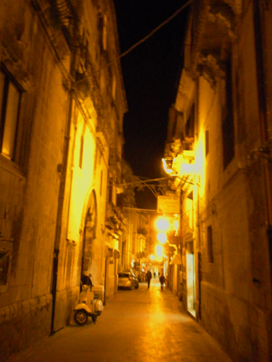 Holiday in Sicily (Siracusaの夜）_c0046163_6472968.jpg