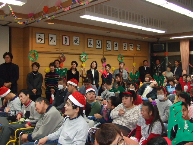 YK会の施設慰問_e0119092_10204694.jpg