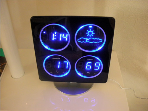 4つのLED表示で天気予報、時間、温度、湿度を一目でチェック!? COOLなデザインにやられます。_b0125570_142236.jpg