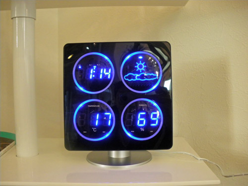 4つのLED表示で天気予報、時間、温度、湿度を一目でチェック!? COOLなデザインにやられます。_b0125570_1422659.jpg