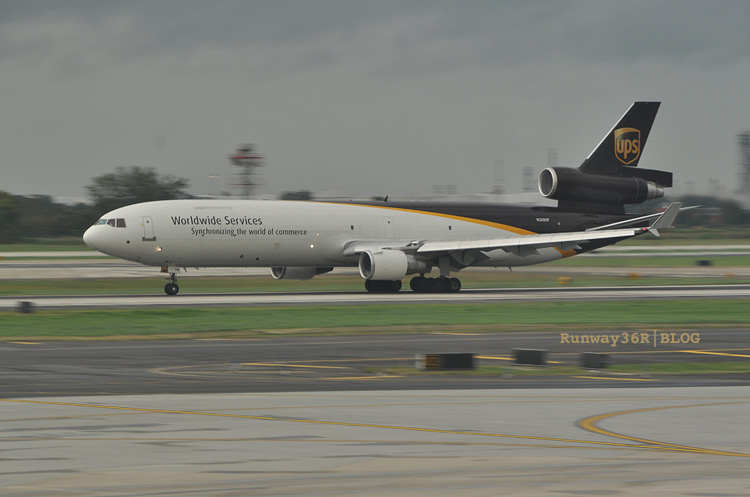 UPSの機体いろいろ  [PHL]_c0166094_23185151.jpg