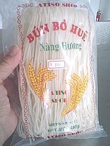 たかとりの食事の多文化、本日のベトナム料理は「ブンボーフェ」#３９７_e0068533_1902036.jpg