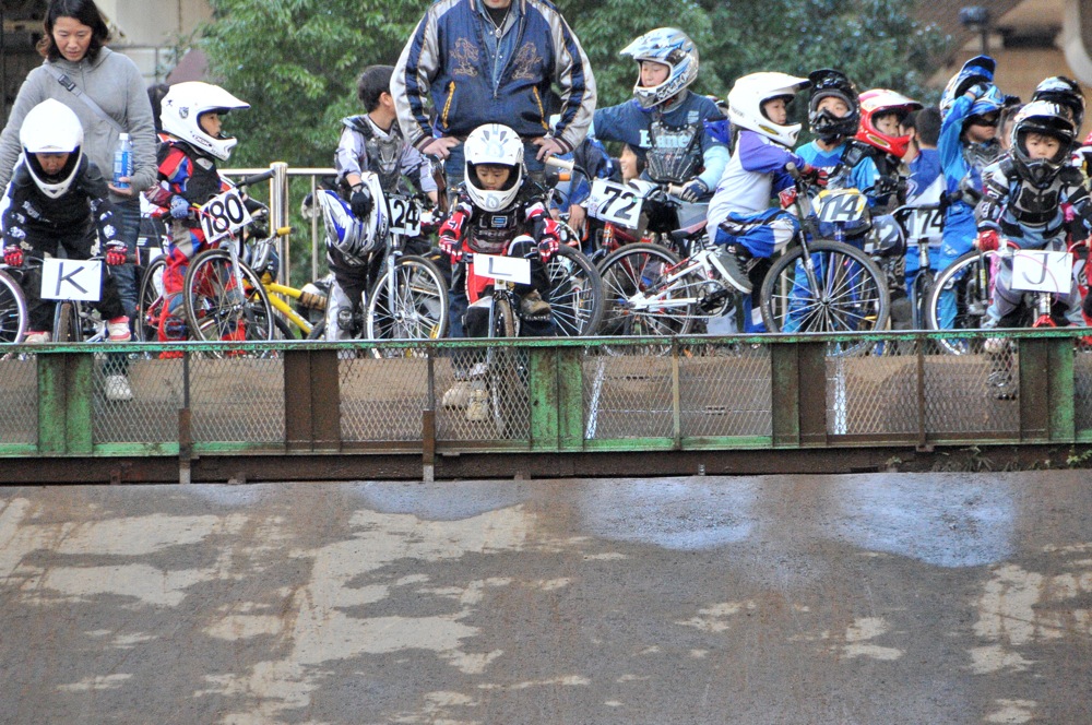 2009JOSF川口ゴリラ公園12月定期戦VOL5:ビギナー、パウダーパフクラス決勝_b0065730_22301363.jpg