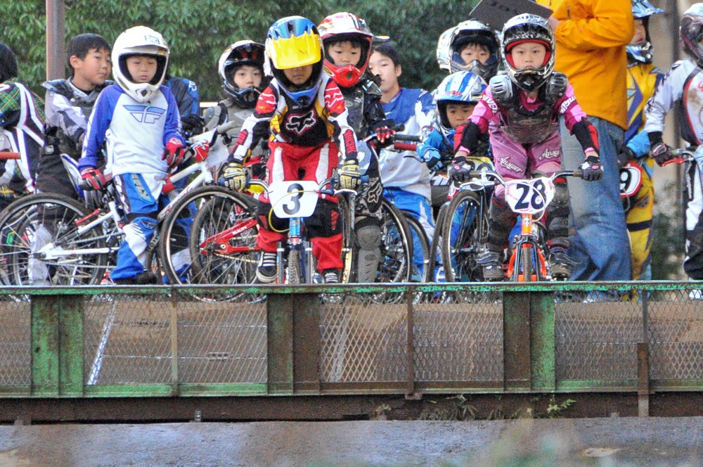 2009JOSF川口ゴリラ公園12月定期戦VOL5:ビギナー、パウダーパフクラス決勝_b0065730_22363797.jpg