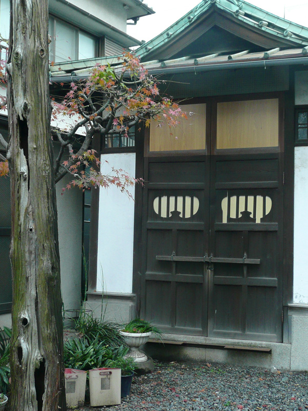 広尾神社の井戸と狛犬_c0192843_17524130.jpg