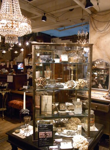 ANTIQUES THE GLOBE のCAFE_b0189667_1461721.jpg