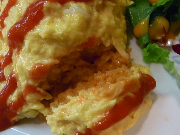 久々の再訪。優しい美味しさに幸せ一杯腹一杯のオムライスだおーっ! 北千住 きっちんはうす(閉店)_b0098884_22163545.jpg