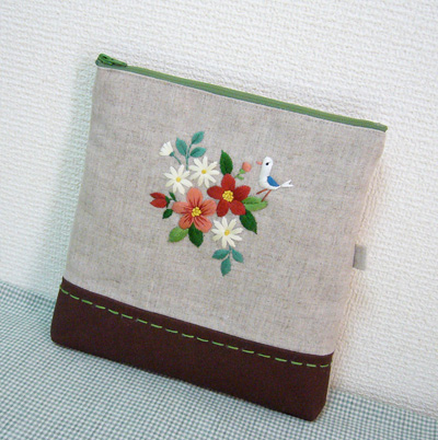 花刺繍ポーチ_a0138978_11393125.jpg