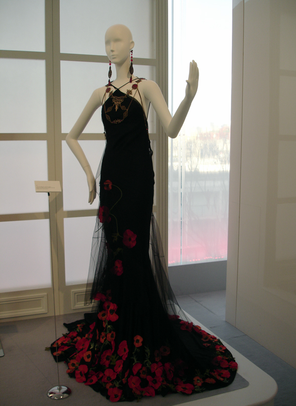 Le Rouge Dior 展 -ディオールの歴史を彩る赤の終結- : ケチケチ贅沢日記