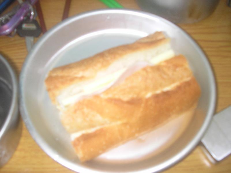 Bocadillo de jamon y queso _f0050226_21553946.jpg
