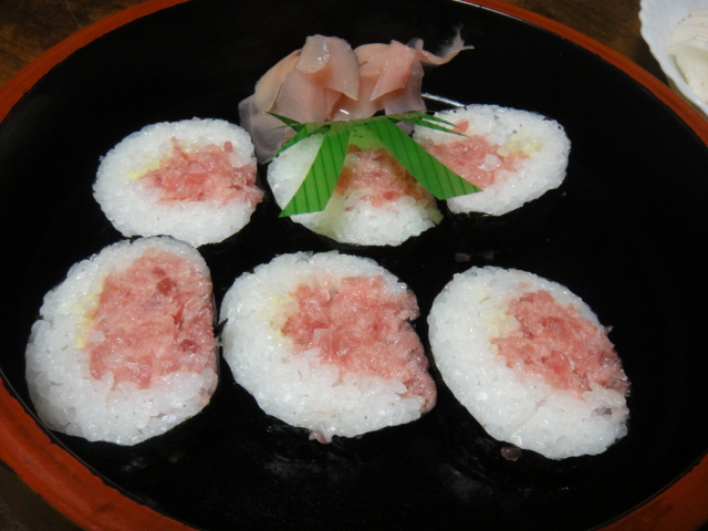 カレー蕎麦に鮪の太巻きです。_a0143437_10574544.jpg