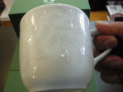 Noritake60限定品\"ホワイトチャイナ マグ リミテッド ブラックリーフ&ホワイトリーフ セット\"_b0125570_1136457.jpg