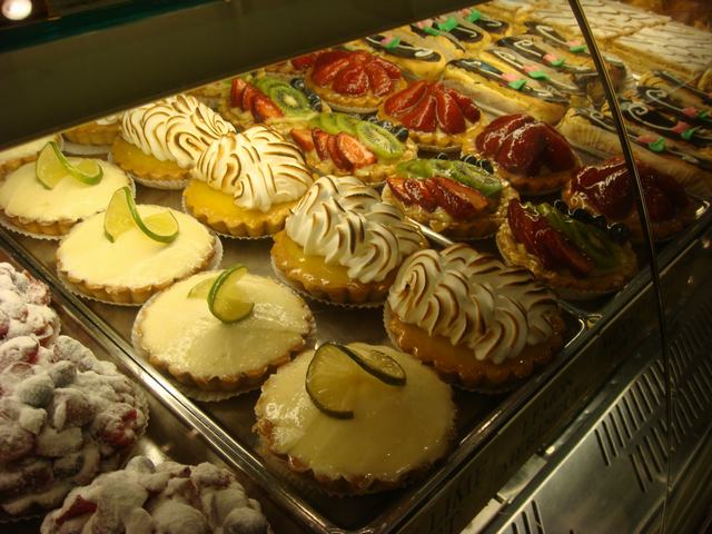 デザートはFerrara Bakery & Caféで、_d0100880_91556.jpg