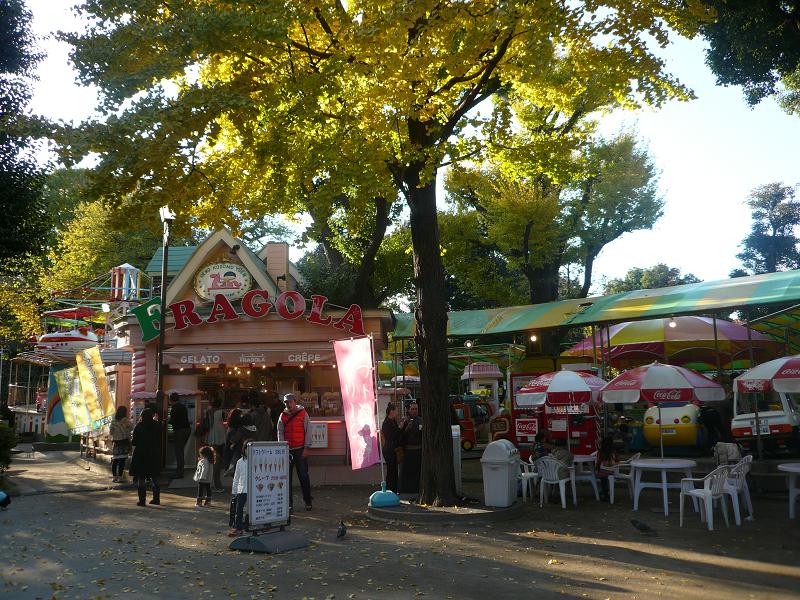 小さな遊園地で一人でクレープを食べてから マイコの美術放浪記