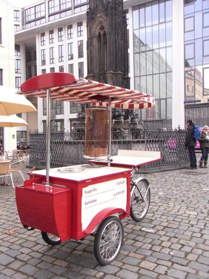ドレスデンのアイスクリームワゴン : La Vita in Germania