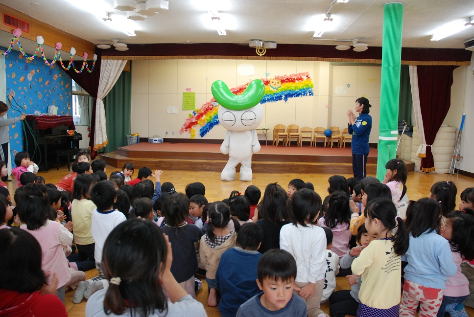 ぶぅが富岡保育園で縄跳び。_a0026530_91476.jpg