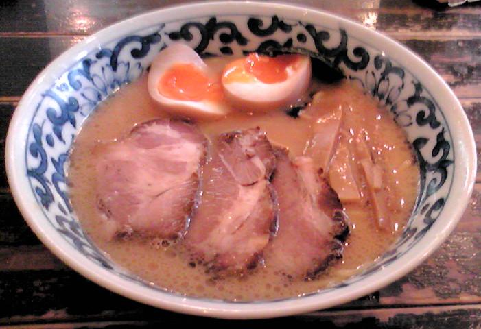 待ちに待った「斑鳩」のラーメン！_b0171885_01952100.jpg