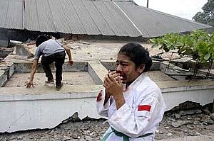 インドネシア地震の義援金_f0019563_115520100.jpg