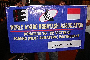 インドネシア地震の義援金_f0019563_1213410.jpg