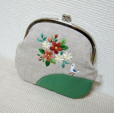 レトロ花刺繍がまぐち２_a0138978_2040297.jpg