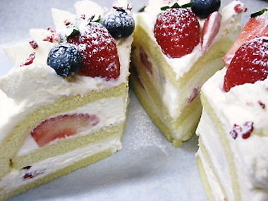 いちごのドームケーキ La La La Kitchen いちごのドームケーキ La La La Kitchen