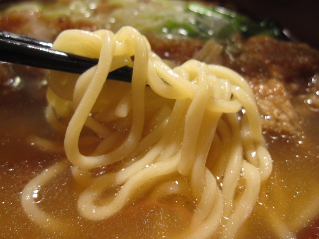 万世麺店新宿西口店の排骨拉麺(パーコー麺)¥790_b0042308_22591917.jpg