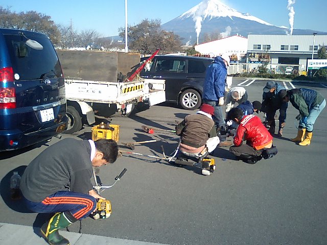 「春のお花見ウォーク」に向けた沼川、滝川の遊歩道整備_f0141310_2312949.jpg