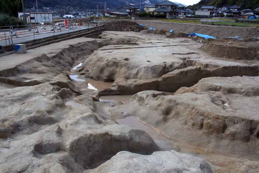 「西州津遺跡」と「渋谷スクール」と「高開石積みライトアップ」♪_d0058941_2202171.jpg