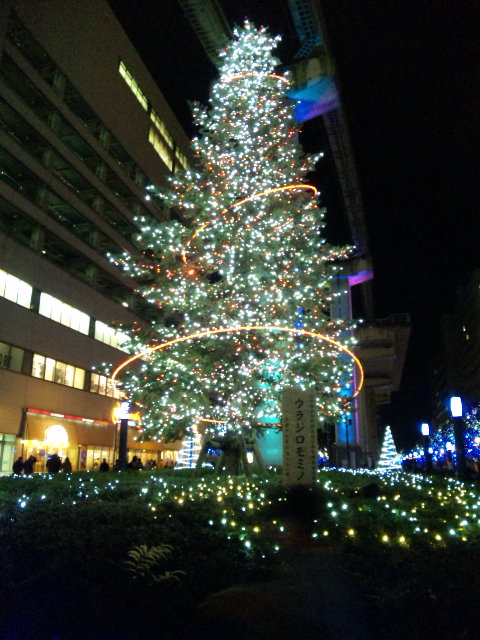 立川駅北口のクリスマスツリー　別ver_e0063609_1520422.jpg