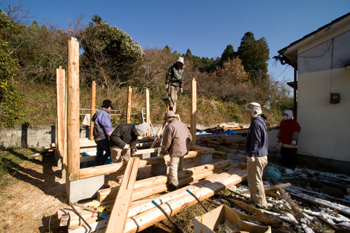 ひだまり　丸太小屋建設記その6　棟上げ。_a0096313_1555829.jpg