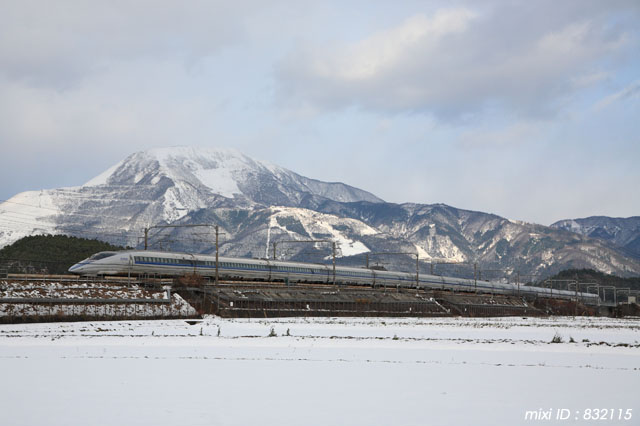 12月20日＠冠雪した伊吹をバックに行く500系のぞみ。 _f0204321_19582121.jpg