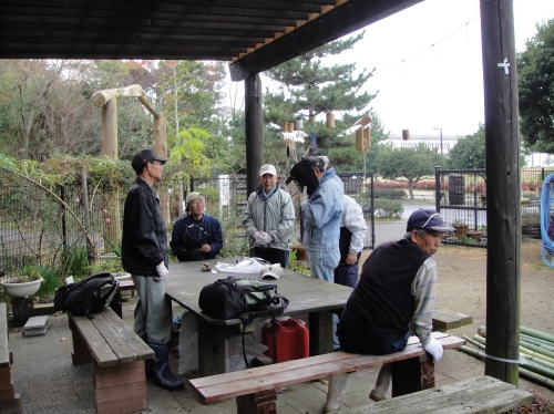 「とんど焼き準備」・・・定例活動日_c0108460_1729679.jpg