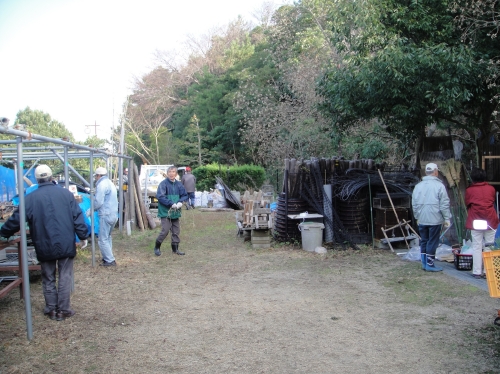 「とんど焼き準備」・・・定例活動日_c0108460_1730939.jpg