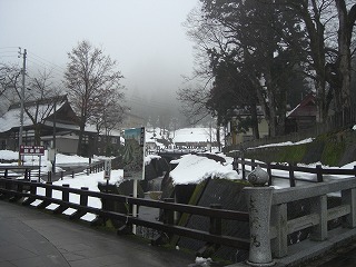 毘沙門様の山門_a0084753_9313754.jpg