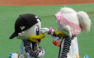 手渡しのキャッチボール_b0166128_14545375.jpg