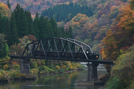 紅葉のSL二日目。只見川の橋梁を行く。 【JR只見線】_e0140535_2063042.jpg