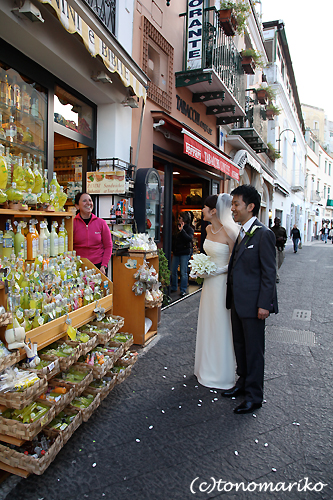 カプリ島の結婚式　〜ドラジェを投げろっ！〜_c0024345_17373617.jpg