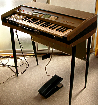 Farfisa Mini Compact_e0045459_3152618.jpg