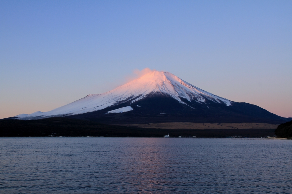 静かな湖畔の夜明け_b0162824_1812197.jpg