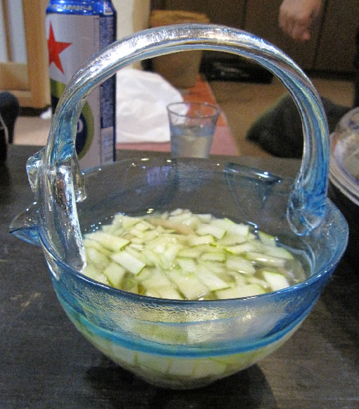 葡萄ピザとローストチキン_b0019674_0495773.jpg