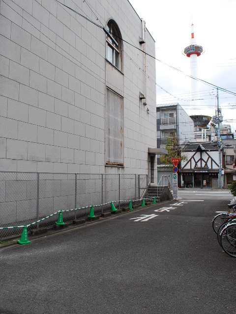 旧不動貯金銀行京都七条支店(建築家・関根要太郎設計作品再見)_f0142606_1881954.jpg