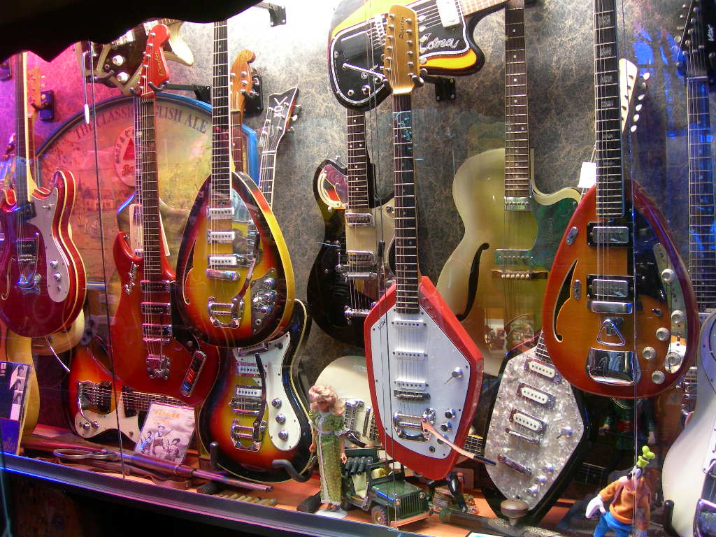 昭和レトロビーバー : nagihara bizarre guitars