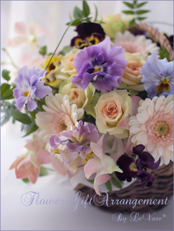 春のお花をかごに摘んで。_e0158653_218554.jpg